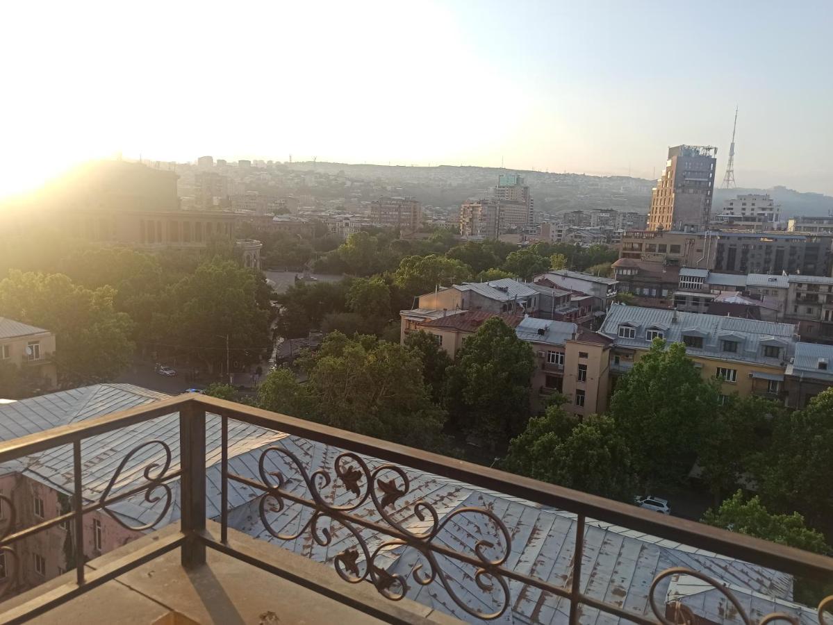 Красивая, Просторная Квартира В Самом Центре Еревана, Рядом С Оперным Театром. יירבאן מראה חיצוני תמונה